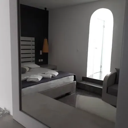 Maryo Village מלון